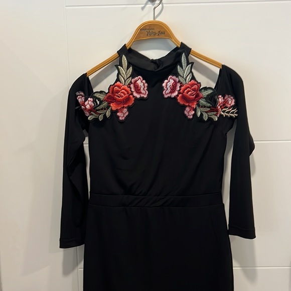 🇺🇸 Paper heart black peekaboo shoulder dress size medium - Picture 4 of 13